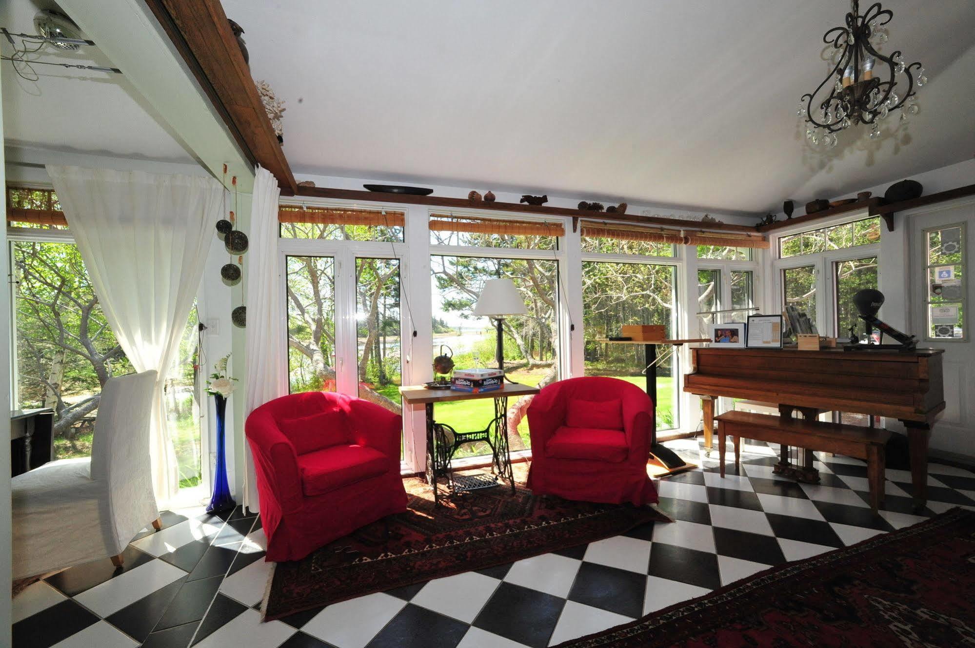 Little Shemogue Inn 외부 사진