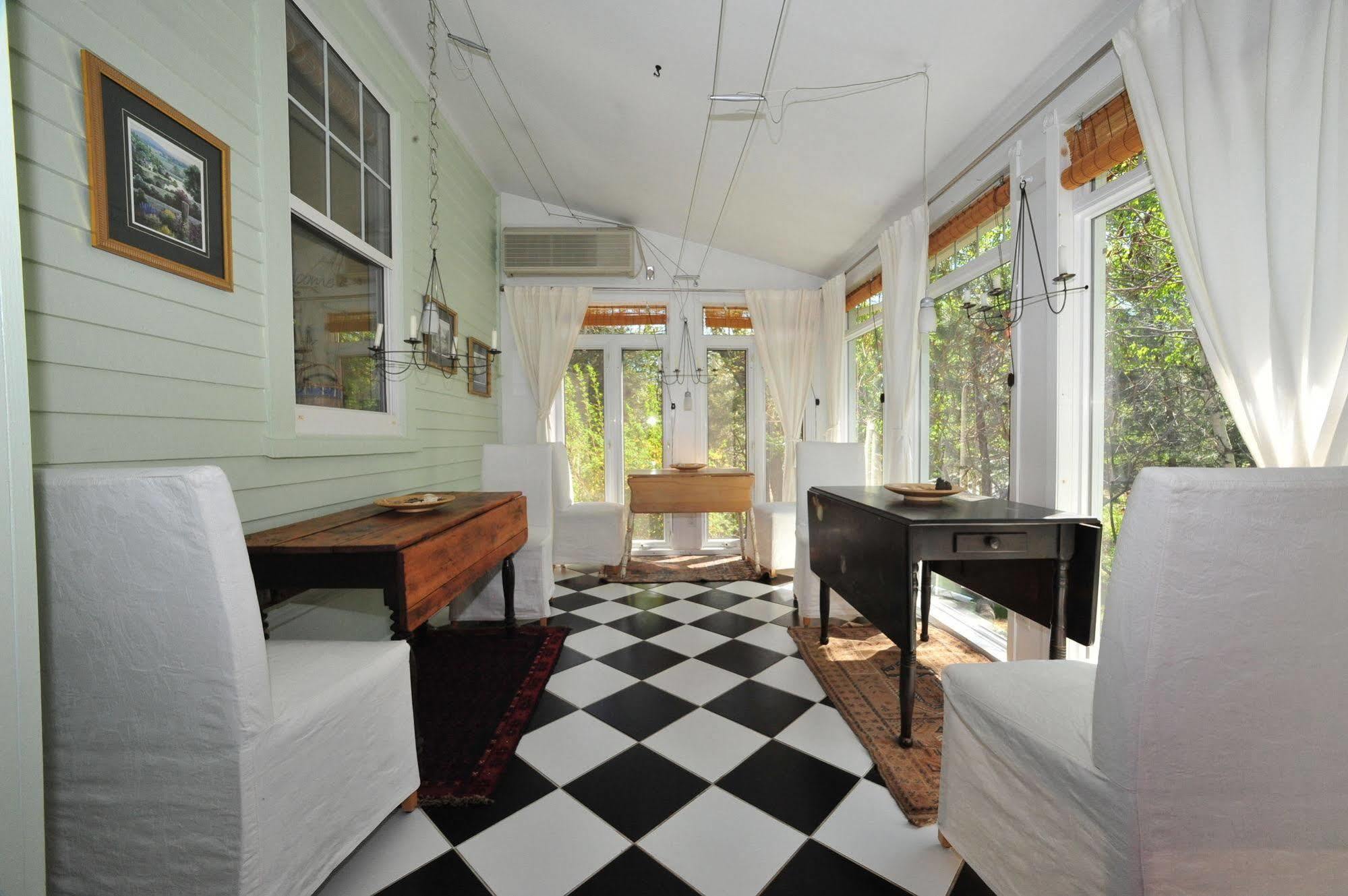 Little Shemogue Inn 외부 사진